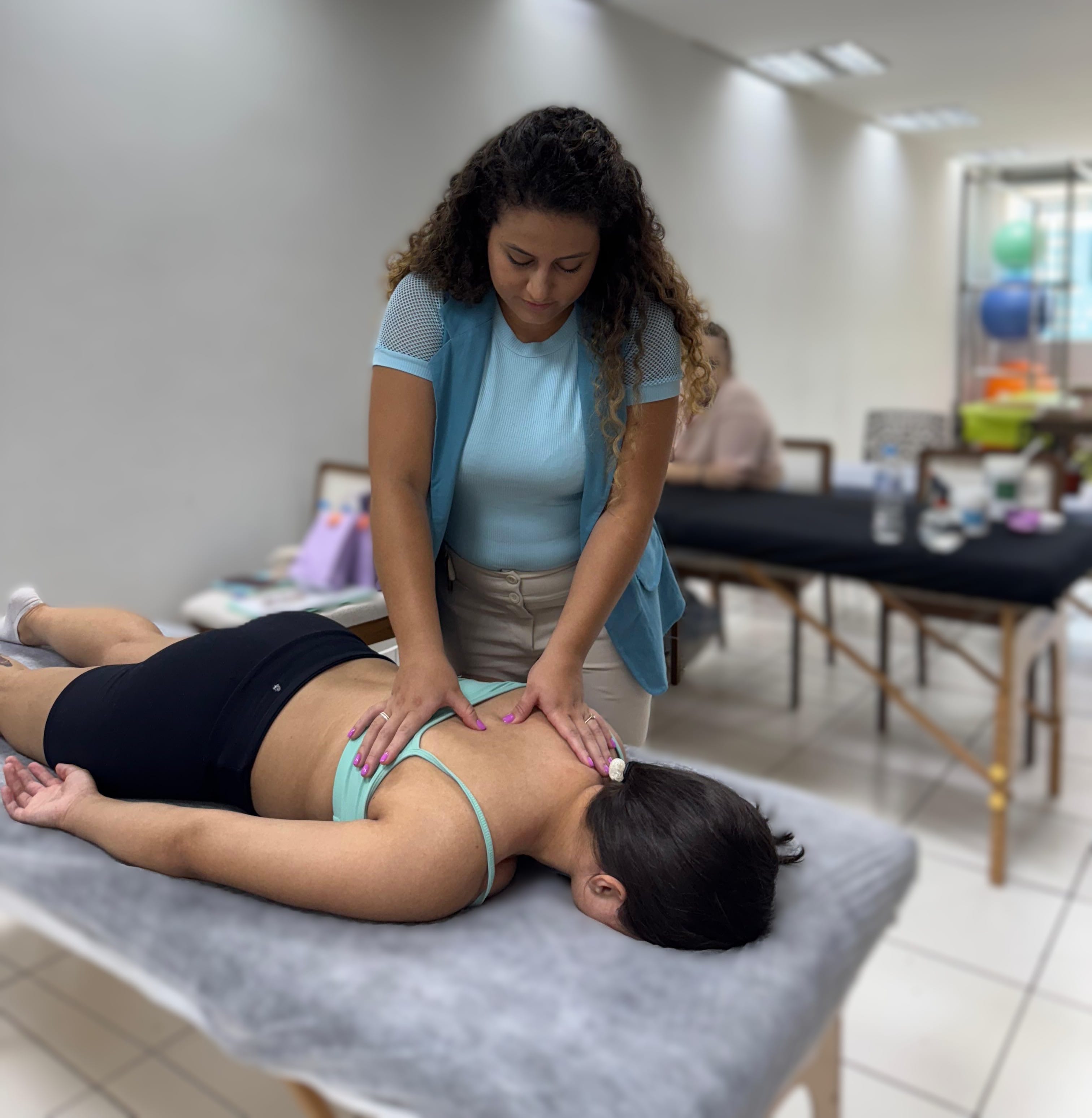 Atendimento de fisioterapia em Maringá — Milena Aranha